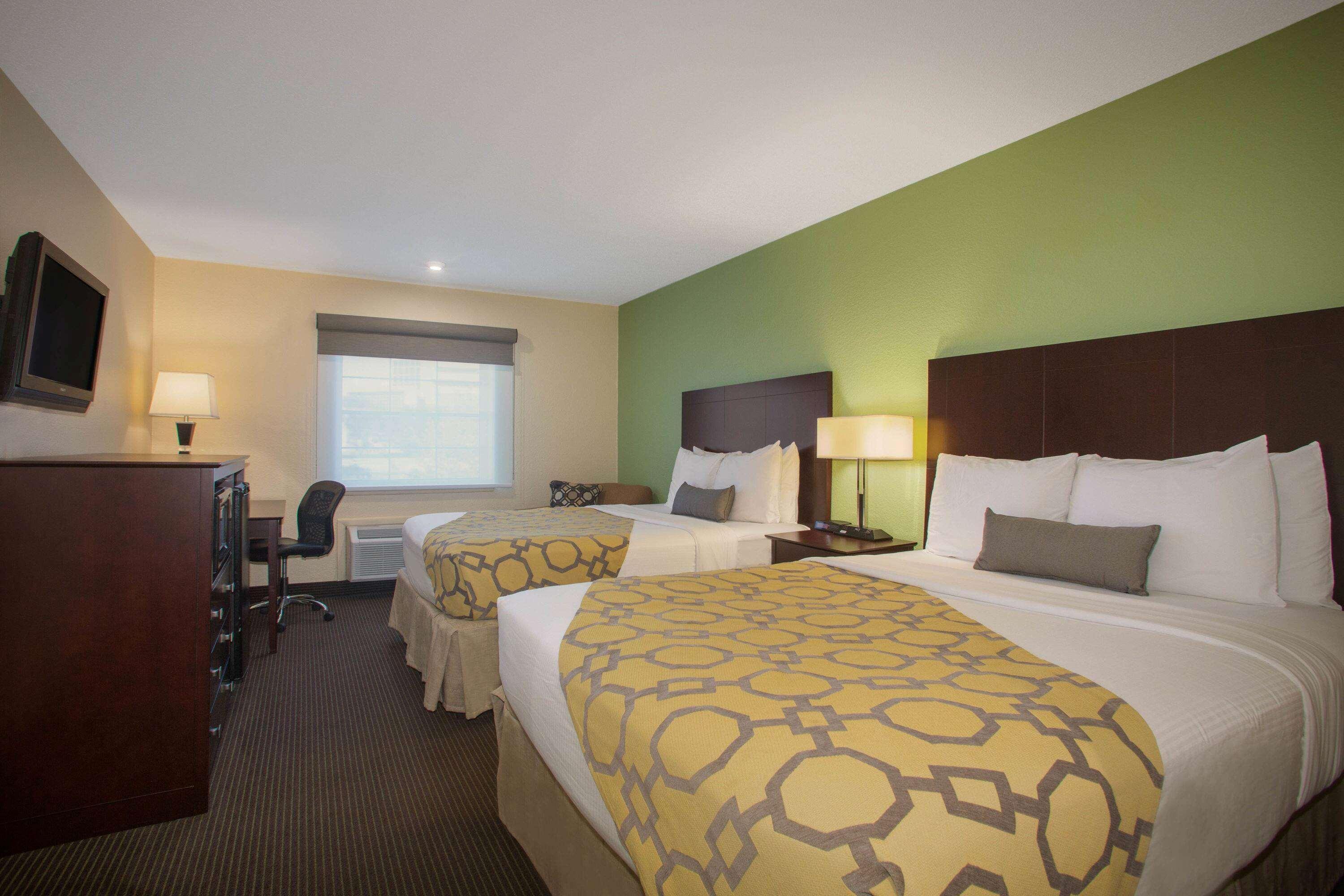 Baymont By Wyndham Jefferson City Exterior photo