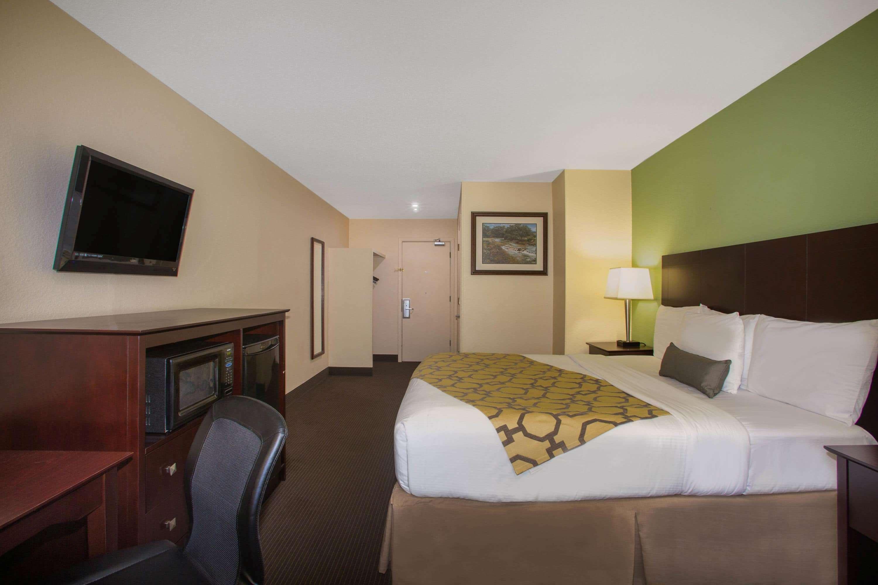 Baymont By Wyndham Jefferson City Exterior photo