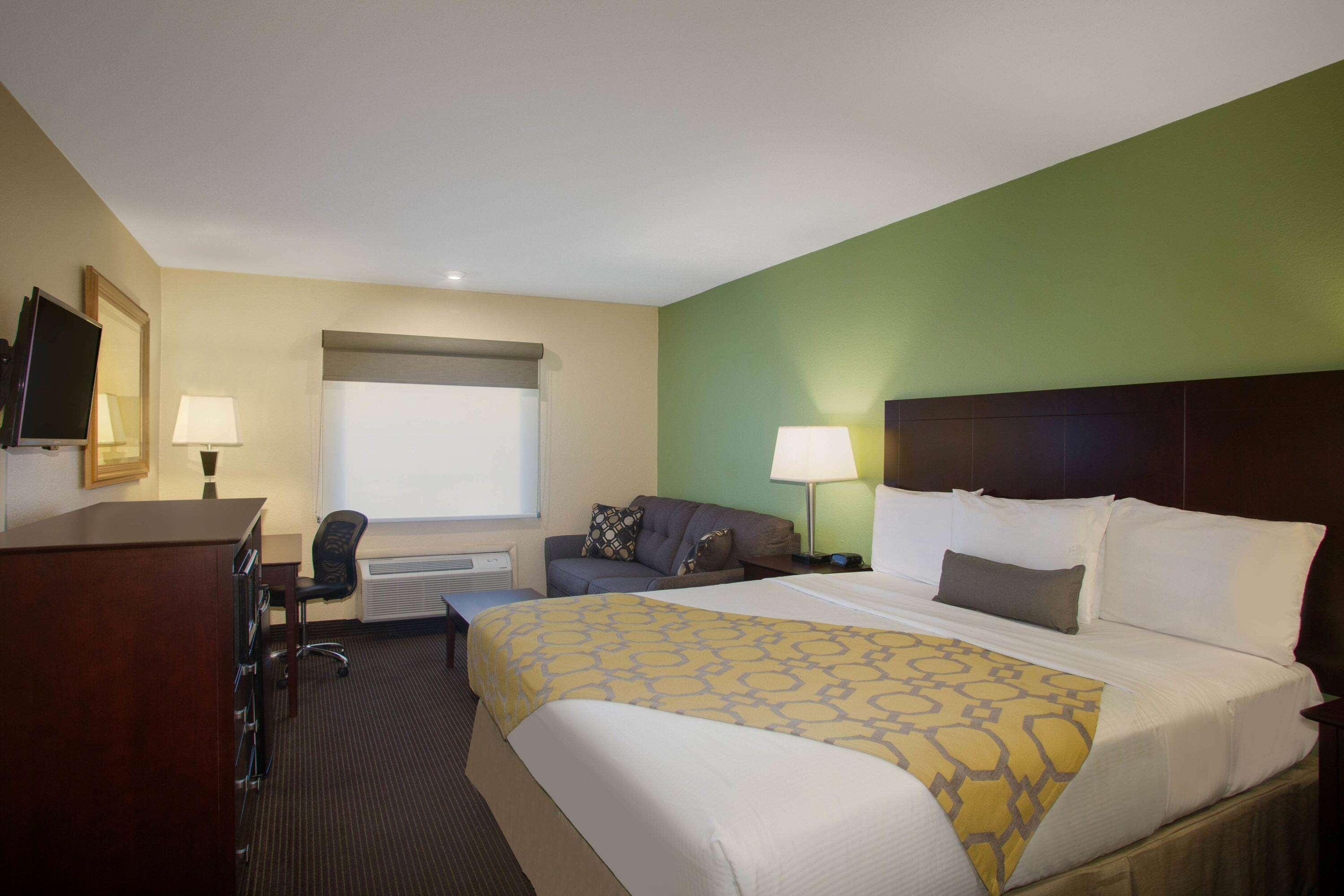 Baymont By Wyndham Jefferson City Exterior photo